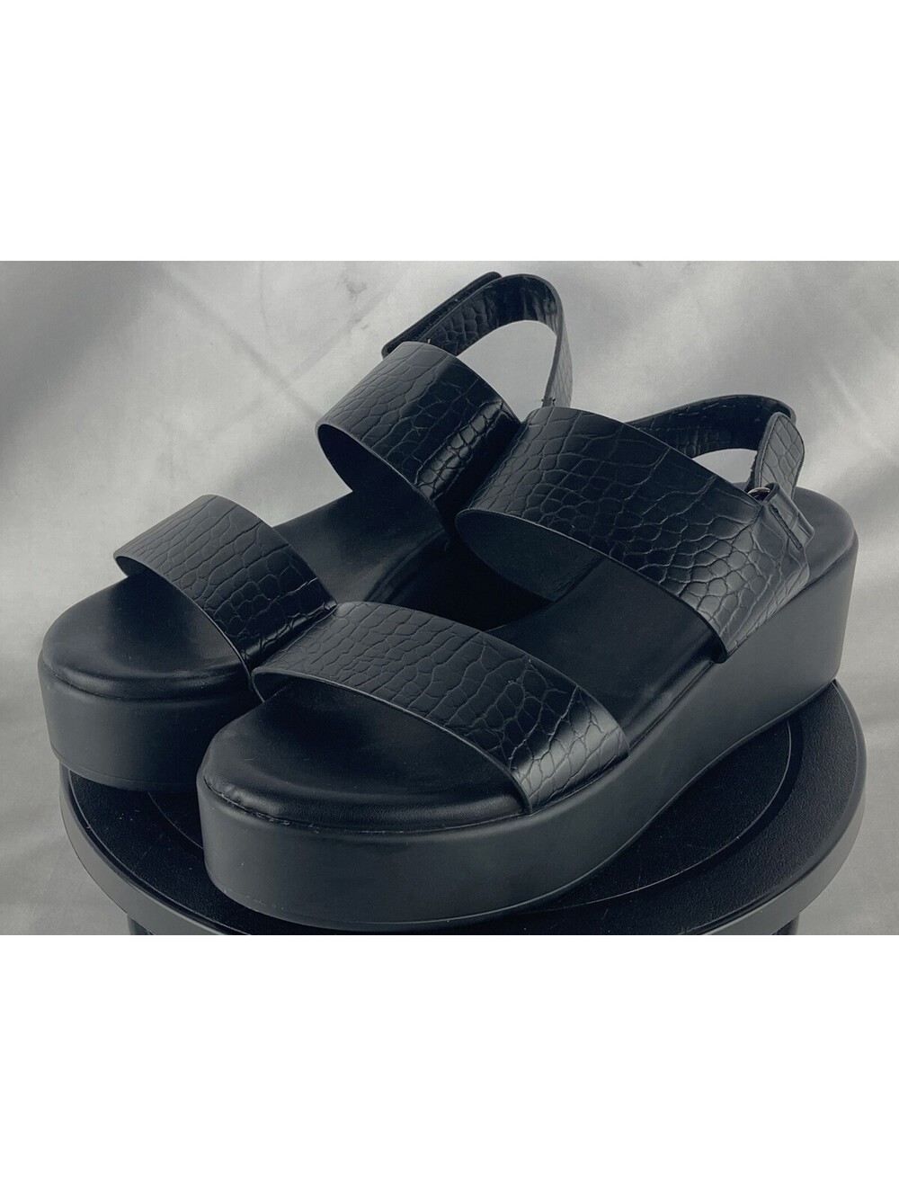 Women’s Size 8.5 ALDO Platform Sandals Black Crocodile Embossed Ankle Strap